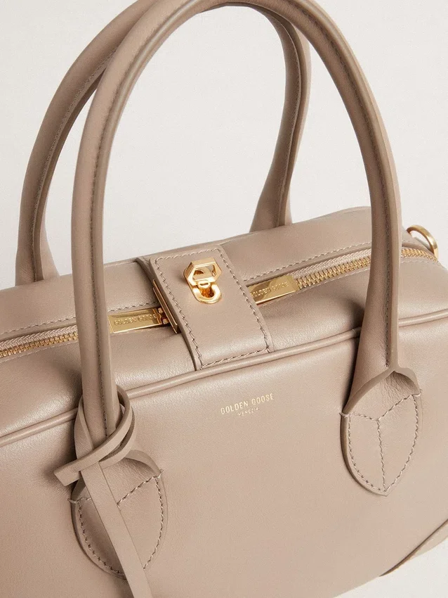 Vita-Tasche aus taupefarbenem Leder mit goldenen Details