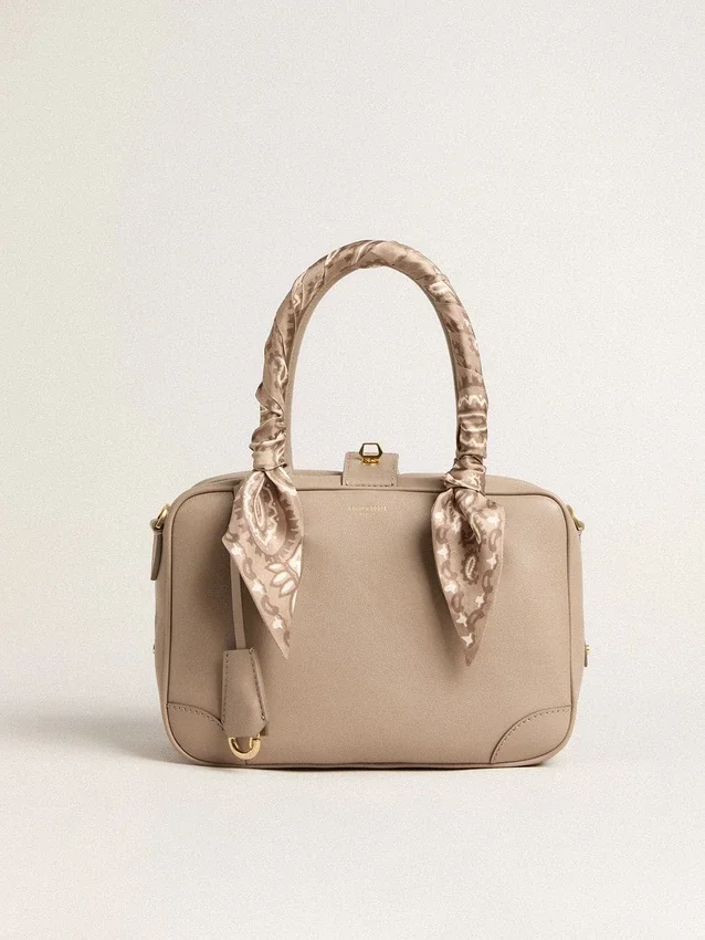 Vita-Tasche aus taupefarbenem Leder mit goldenen Details