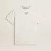 Weiss geträgtes Baumwoll-T-Shirt für Damen mit schwarzer Aufschrift