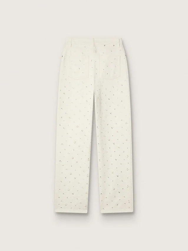 Weisse Damenjeans mit Perlen und Kristallen