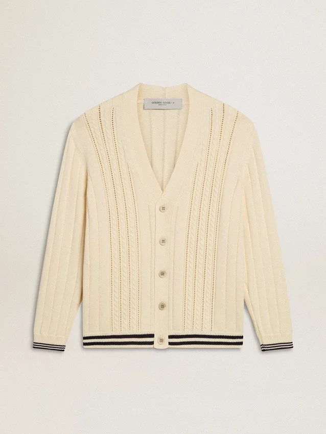 Weisse Herren-Strickjacke aus Baumwolle mit Zopfmuster und blauen Rippen