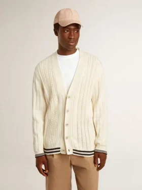 Weisse Herren-Strickjacke aus Baumwolle mit Zopfmuster und blauen Rippen