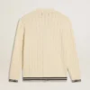 Weisse Herren-Strickjacke aus Baumwolle mit Zopfmuster und blauen Rippen