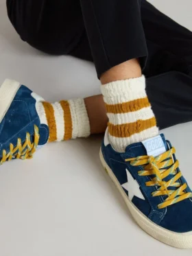 Weisse Kindersocken mit tabakfarbenen Streifen
