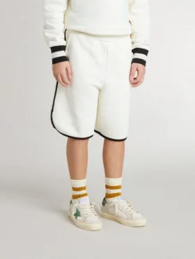 Weisse Shorts für Jungen mit gesticktem Logo