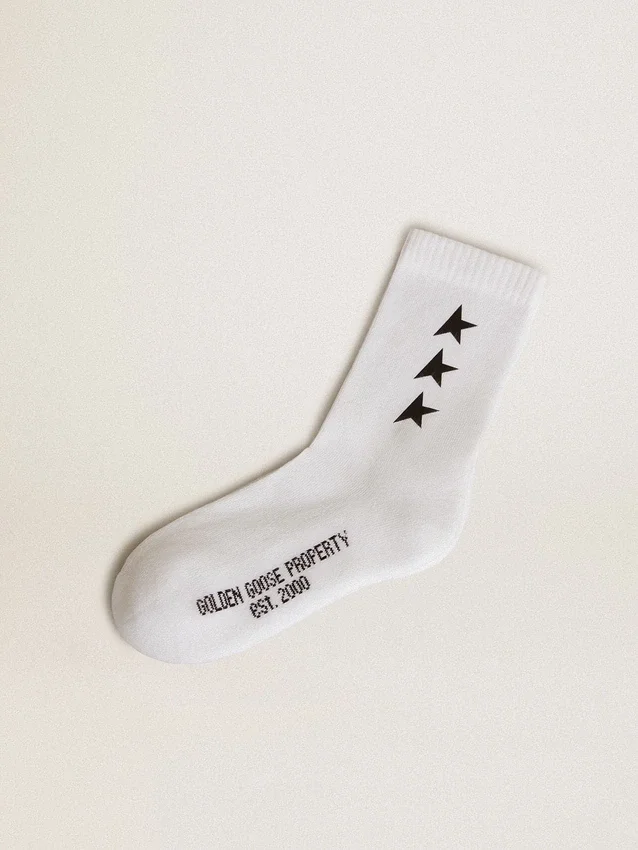 Weisse Socken mit kontrastierenden schwarzen Sternen