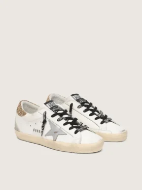Weisse Super-Star-Damensneaker aus Leder mit glitzernder Fersenlasche
