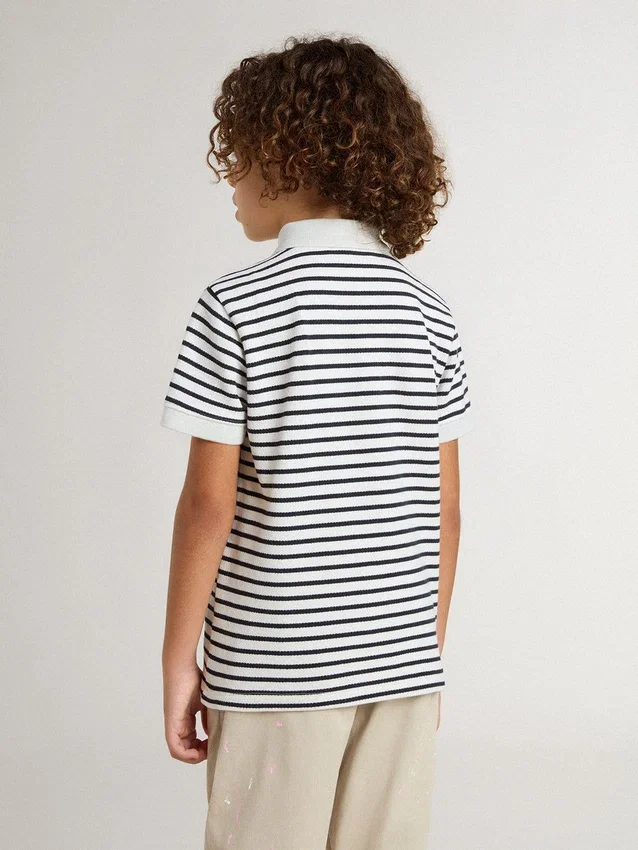 Weisses Baumwoll-Polo für Jungen mit marineblauen Streifen und Stickerei