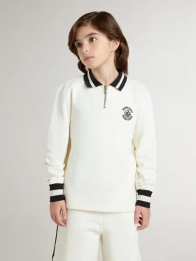 Weisses Baumwoll-Polo-Sweatshirt für Kinder mit Stickerei auf der Brust und Aufdruck auf dem Rücken