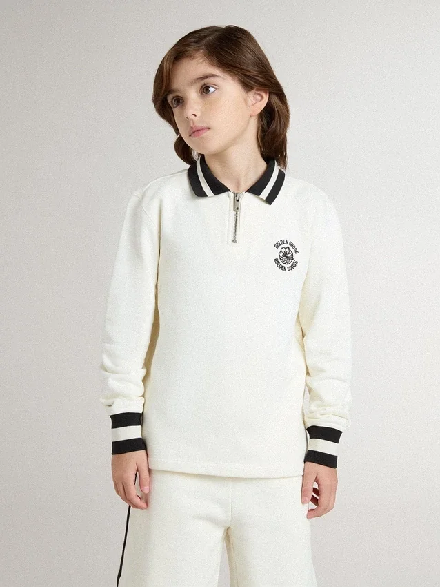 Weisses Baumwoll-Polo-Sweatshirt für Kinder mit Stickerei auf der Brust und Aufdruck auf dem Rücken