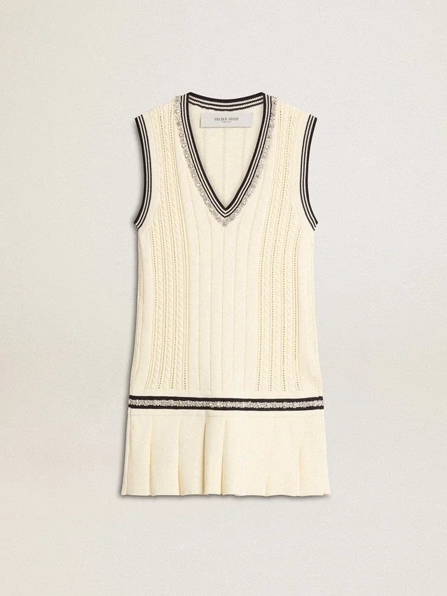 Weisses Baumwoll-Westenkleid für Damen im Used-Look mit dunkelblauen Rippbündchen und Kristallen