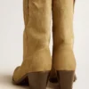Wish Star Stiefel aus sandfarbenem, gewachstem Wildleder mit Sternstickerei