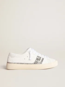 Yatay Modell 1B – nachhaltige Sneaker mit weissem, biobasiertem Obermaterial und silbernem, recyceltem Glitzer Y