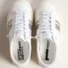 Yatay Modell 1B – nachhaltige Sneaker mit weissem, biobasiertem Obermaterial und silbernem, recyceltem Glitzer Y