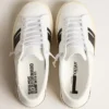Yatay Modell 1B – nachhaltiger Sneaker mit weissem, biobasiertem Obermaterial und schwarzem Y