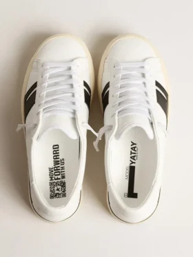 Yatay Modell 1B – nachhaltiger Sneaker mit weissem, biobasiertem Obermaterial und schwarzem Y