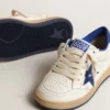 Young Ball Star mit blauem Metallic-Lederstern und Fersenlasche