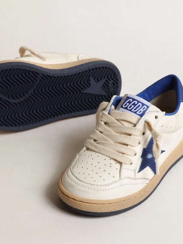 Young Ball Star mit blauem Metallic-Lederstern und Fersenlasche