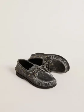 Young Cruise Loafer aus schwarzem Distressed-Leder