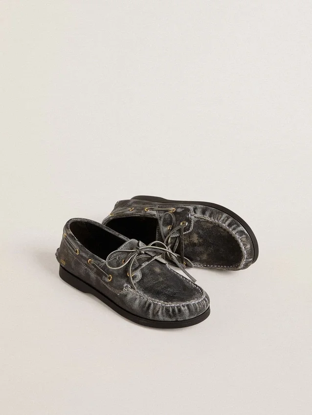 Young Cruise Loafer aus schwarzem Distressed-Leder