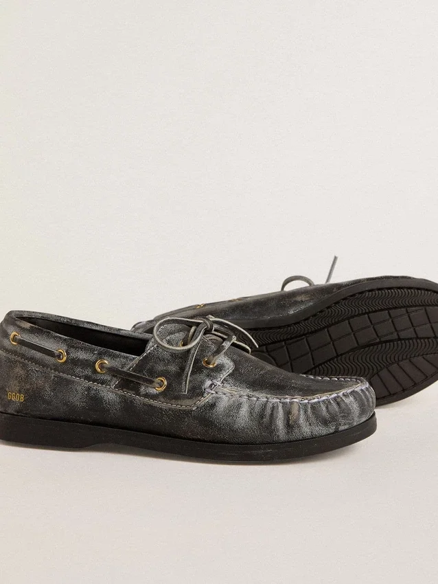 Young Cruise Loafer aus schwarzem Distressed-Leder