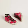 Young Francy mit Pailletten, eisgrauem Wildlederstern und Schnürsenkeln mit Animal-Print