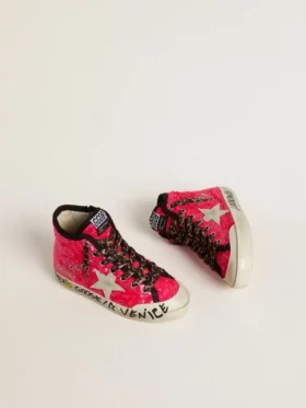 Young Francy mit Pailletten, eisgrauem Wildlederstern und Schnürsenkeln mit Animal-Print