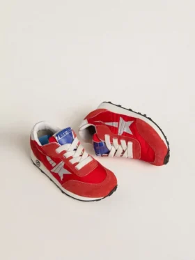 Young Marathon aus rotem Nylon mit aufgedrucktem Stern und Lederlasche an der Ferse