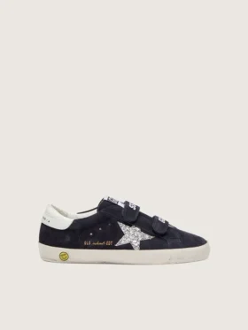 «Young Old School» aus blauem Wildleder mit silbernem Glitzerstern und weisser Lederlasche an der Ferse