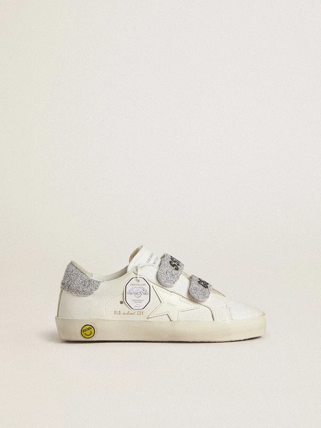 «Young Old School» aus weissem Leder mit silberner Fersenlasche und Riemen aus Swarovski-Kristallen
