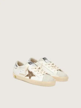 Young Super-Star mit goldenem Glitzerstern und silberner Metallic-Lederlasche an der Ferse