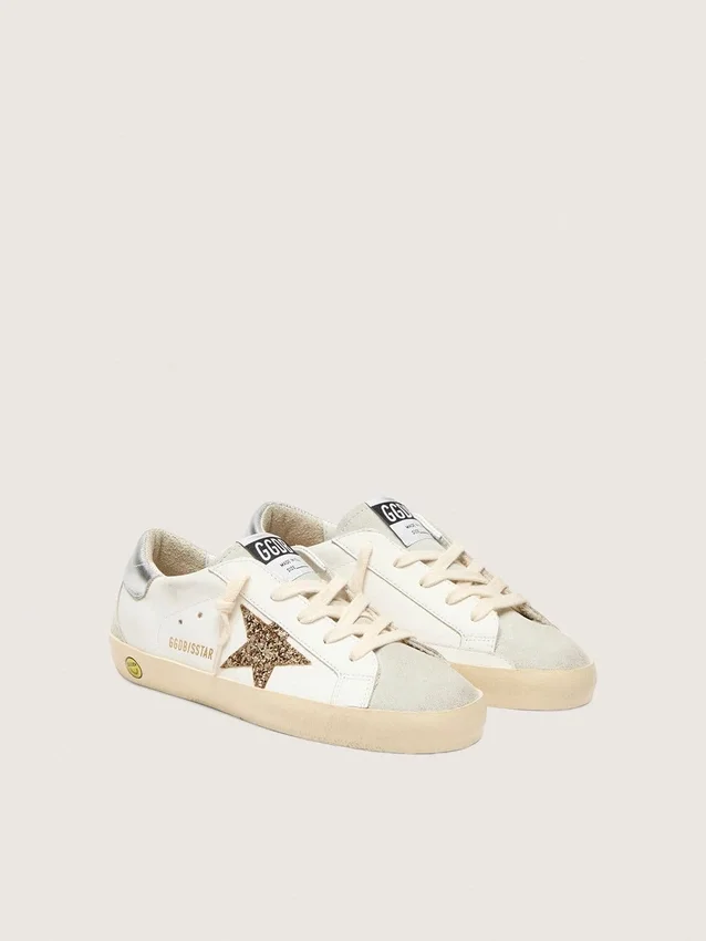 Young Super-Star mit goldenem Glitzerstern und silberner Metallic-Lederlasche an der Ferse
