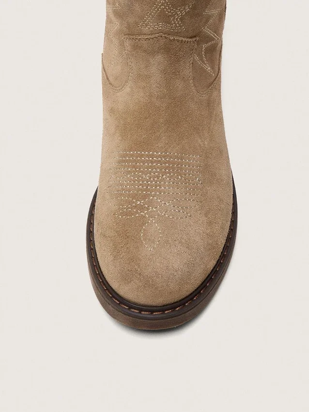 «Young Wish»-Stiefel aus taubengrauem Wildleder mit Sternstickerei